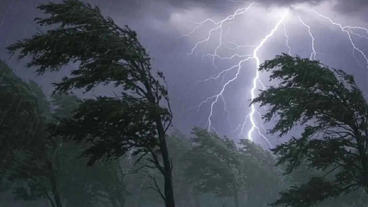 ৬ জেলায় ঝড়বৃষ্টির আভাস, নদীবন্দরে সতর্ক সংকেত