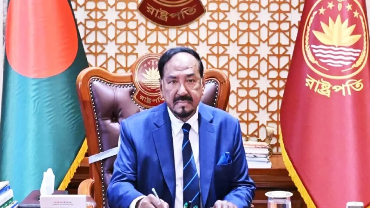 বঙ্গভবন থেকে বিদায় নিলেন ভারপ্রাপ্ত রাষ্ট্রপতি হাফিজ উদ্দিন