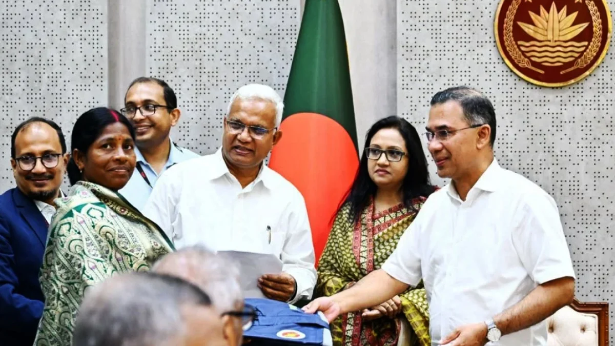 চা-শ্রমিকদের সুরক্ষায় বিতরণ করা হবে ২০ হাজার রেইনকোট