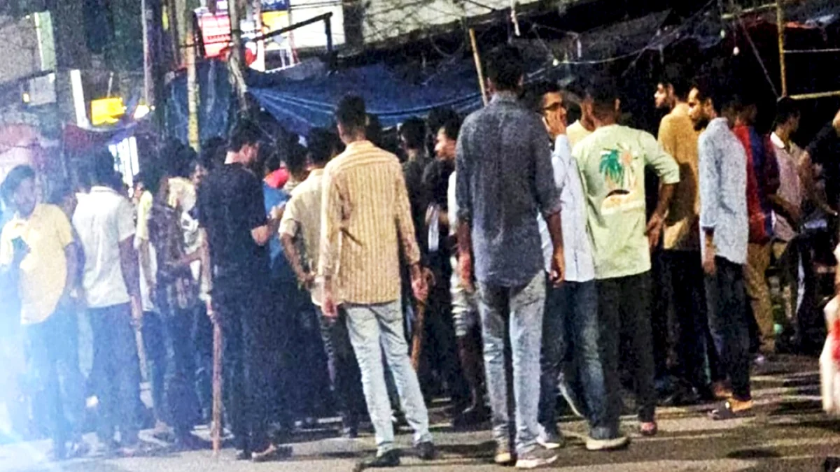 চাঁদা নিতে বাধা দেওয়ায় ঢাকা কলেজ ছাত্রদলের ওপর নিউমার্কেট যুবদলের হামলা