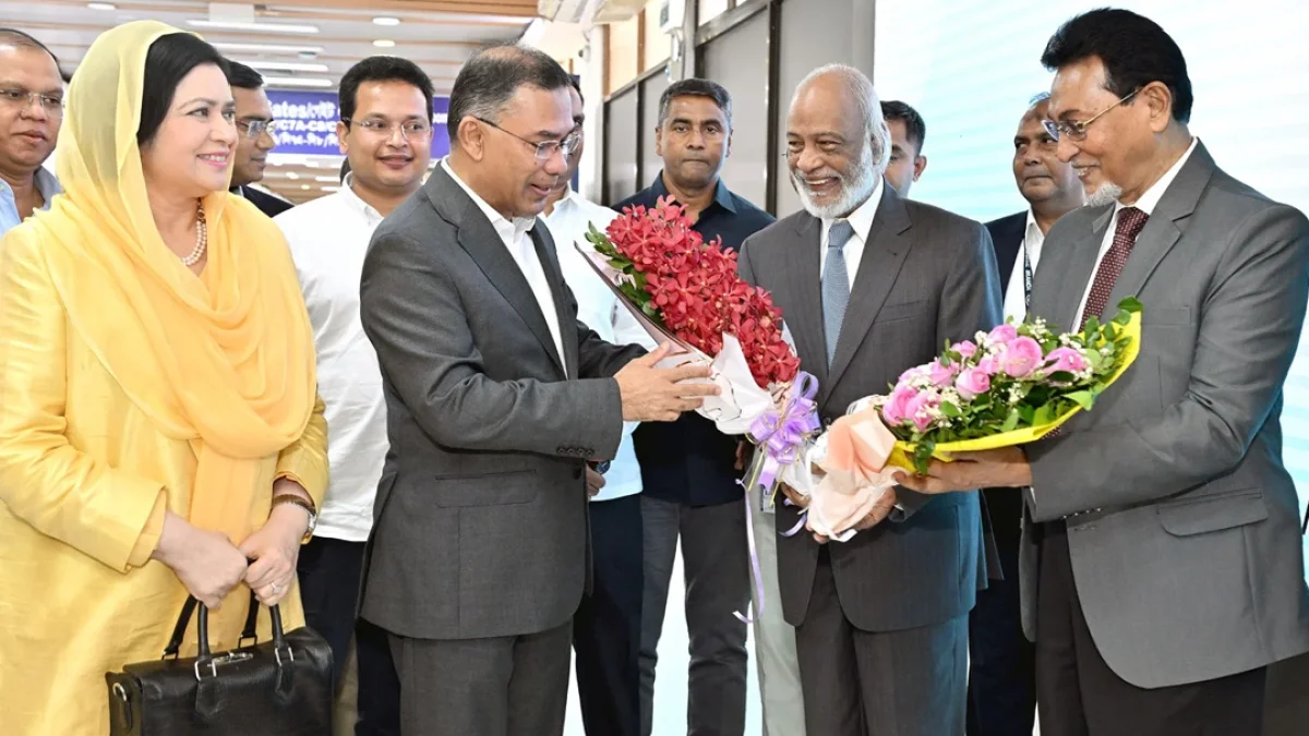 জাতিসংঘ সফর শেষে দেশে ফিরেছেন প্রধানমন্ত্রী