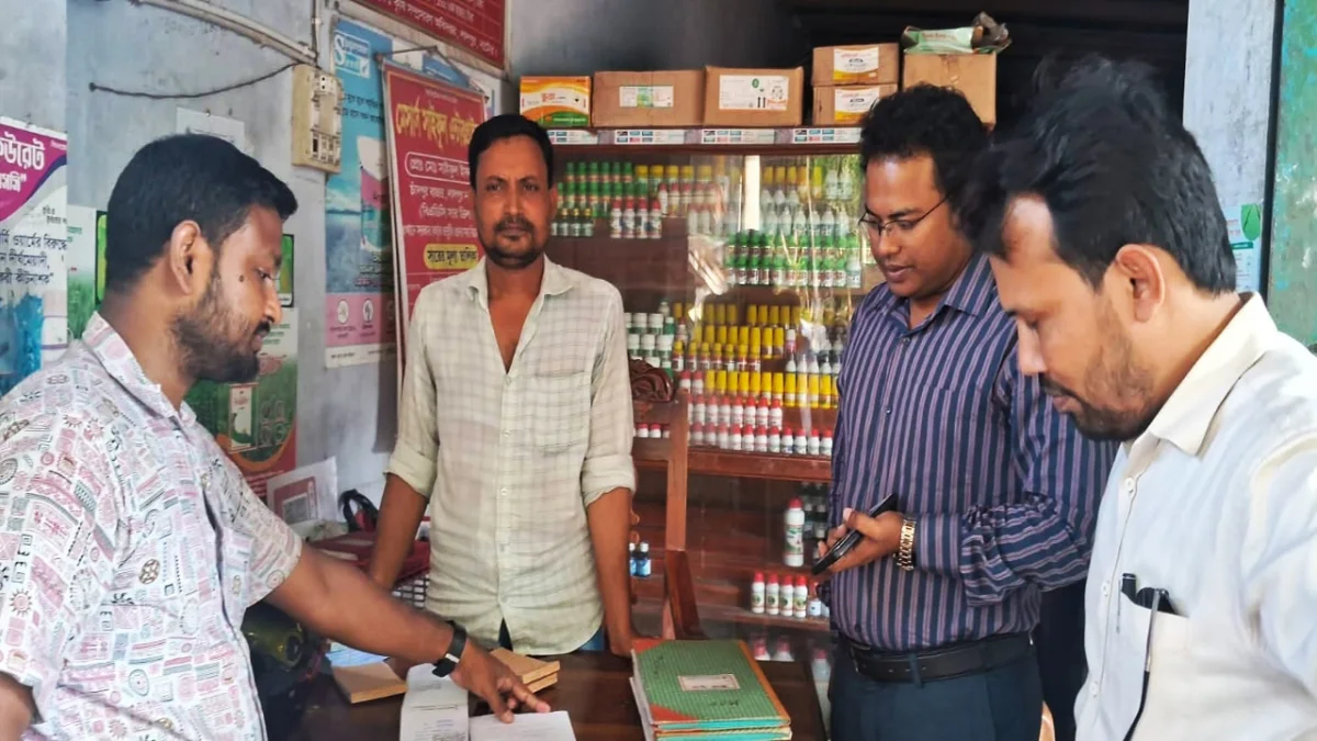 সার ডিলারের স্টক রেজিস্টারে গরমিল, ৫০ হাজার টাকা জরিমানা