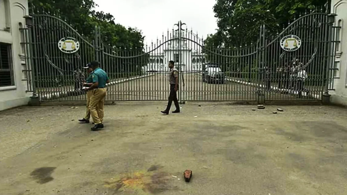 ট্রাইব্যুনালে রায়ের পর সুপ্রিম কোর্টের সামনে ককটেল বিস্ফোরণ