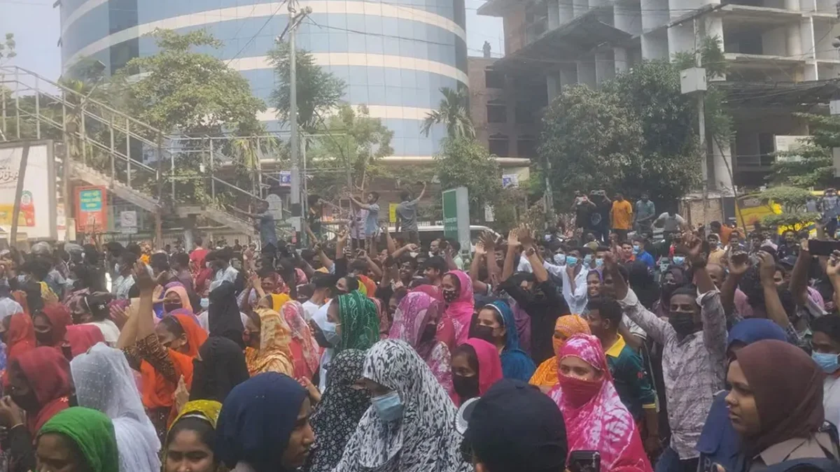 গার্মেন্টস কর্মীদের আন্দোলনে মিরপুরে একাধিক সড়কে যান চলাচল ব্যাহত