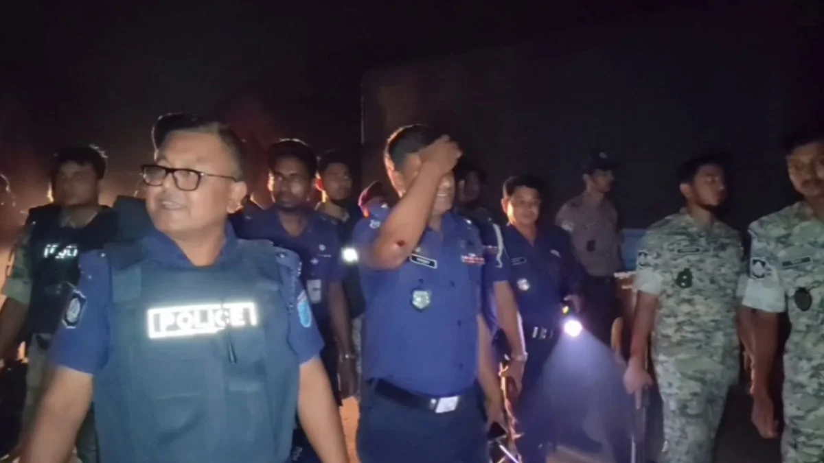 লাইট জ্বালিয়ে দুই গ্রামবাসীর সংঘর্ষ, পুলিশসহ আহত ৩০