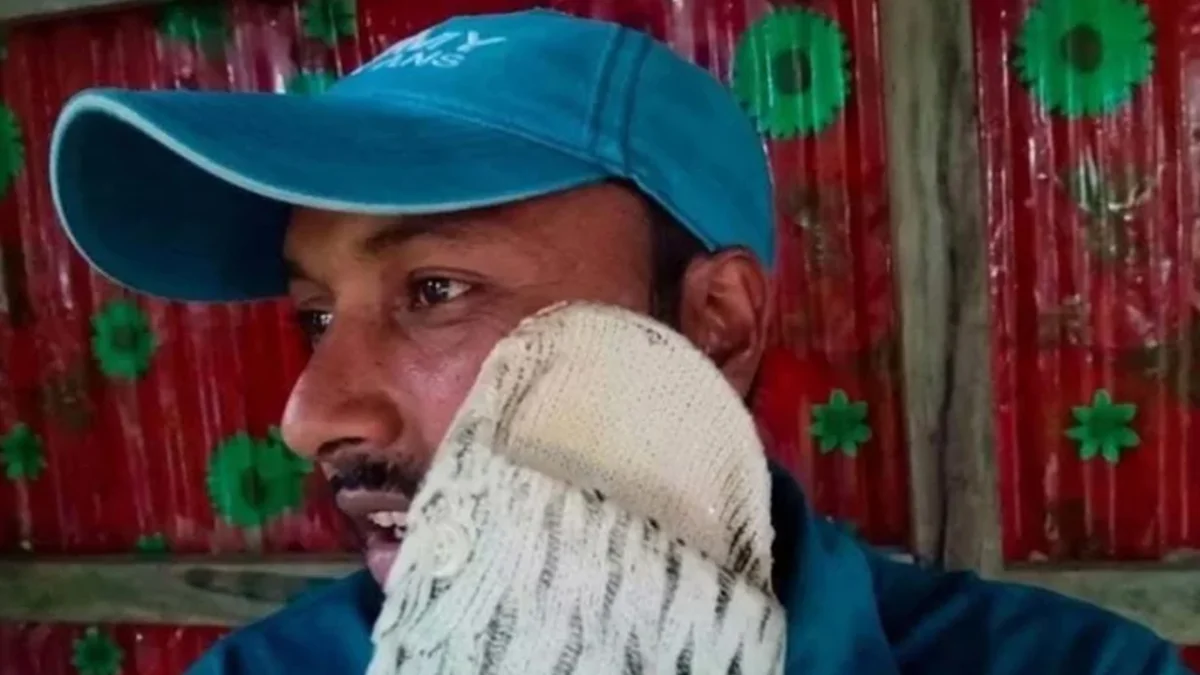 পদ না পেয়ে নিজের গালে জুতাপেটা ছাত্রদল নেতার