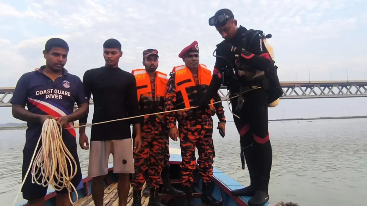 পদ্মায় গোসল করতে নেমে নিখোঁজ ২