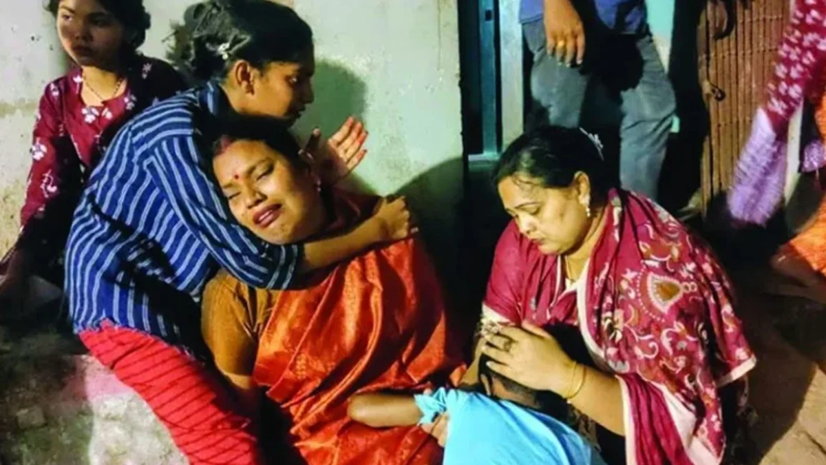 প্রতিমা বিসর্জনের সময় বিদ্যুৎস্পৃষ্টে যুবকের মৃত্যু