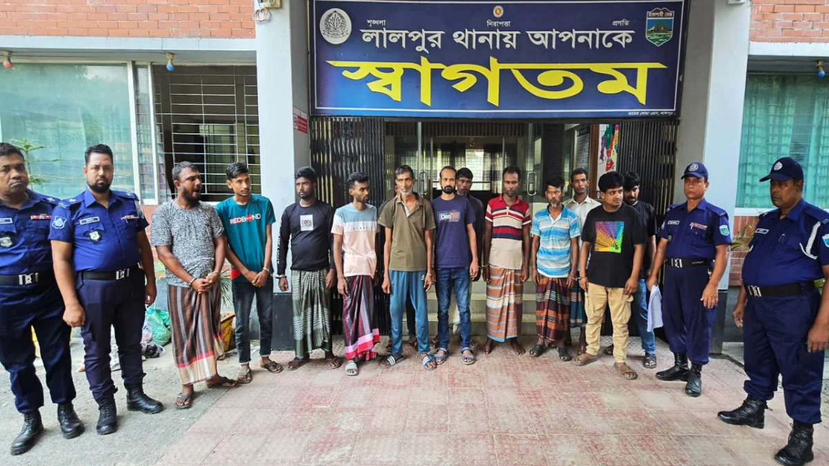 পুলিশের বিশেষ অভিযানে গ্রেপ্তার ১৩