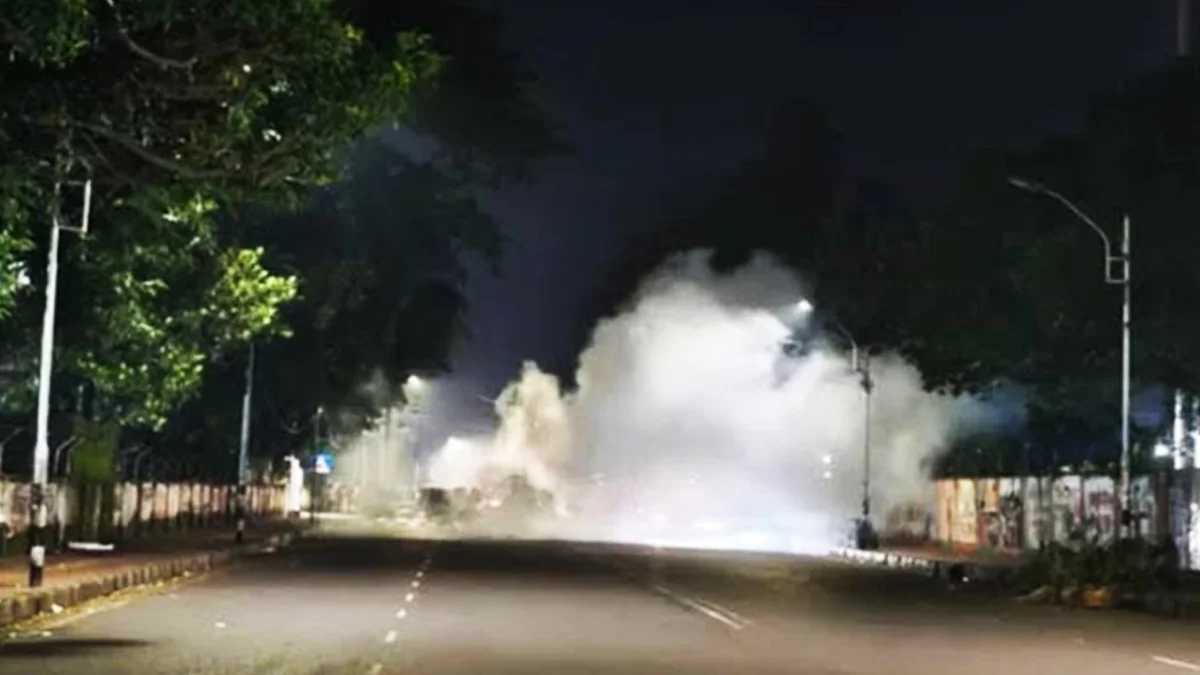 রমনা থানার সামনে ককটেল বিস্ফোরণ