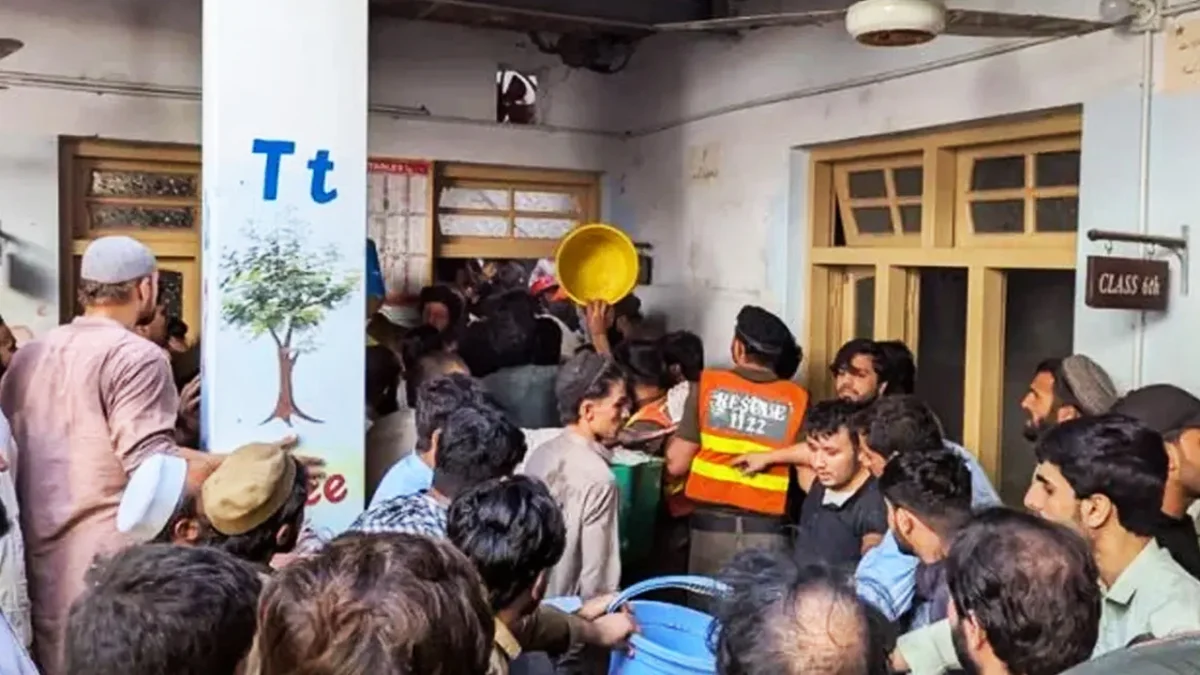 স্কুলের ছাদ ধসে ২৮ শিশু ও শিক্ষকের মৃত্যু
